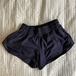 Lululemon Hotty Hot Short II 2.5”